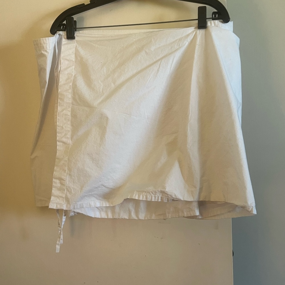 White cotton wrap mini skirt